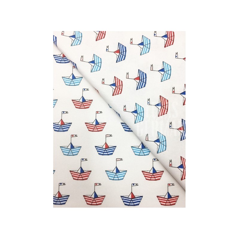 Algodón barcos de papel rojo y azul